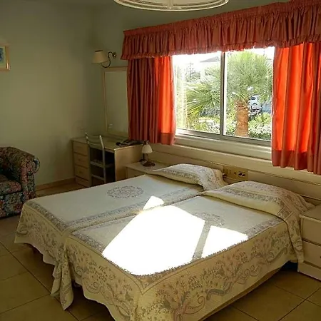 Tsialis 4*